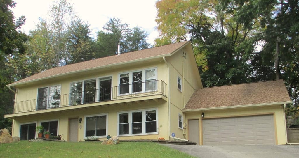 photo of the Lumsdaines' solar home in Knoxville