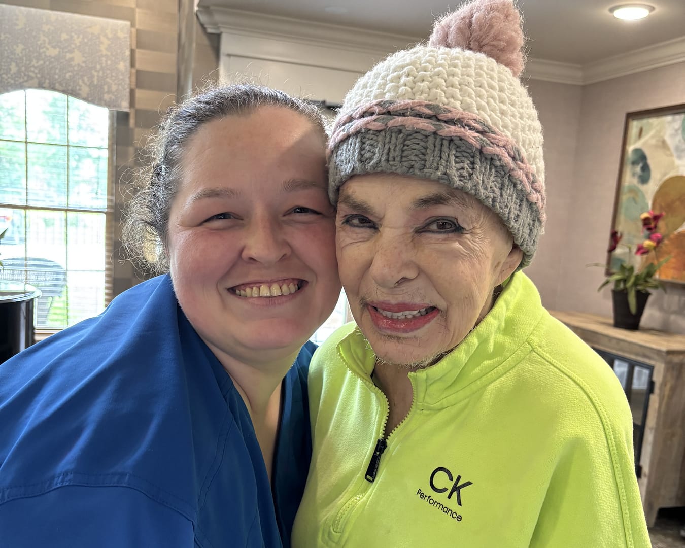 photo of resident Jannie Solof and Resident Assistant Chrissy Prestage