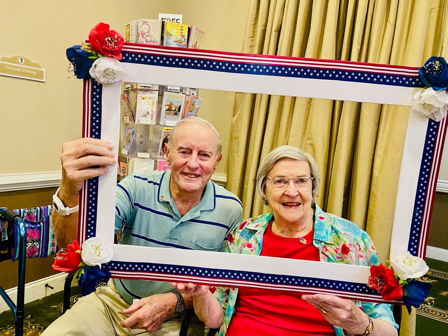 photo of residents at Morning Pointe of Spring Hill's patriotic family night