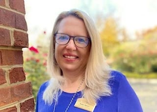 Morning Pointe staff member Holly Smarr