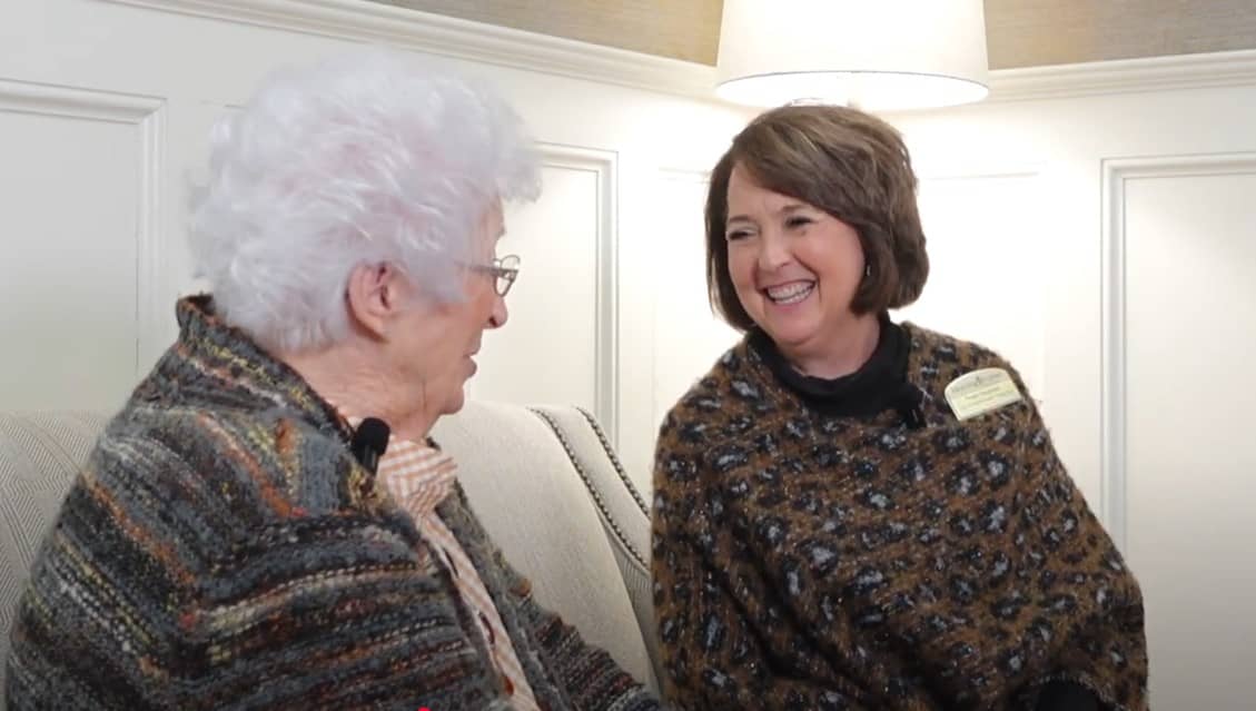 photo of Life Enrichment Director Regie Ragland with resident Pat White