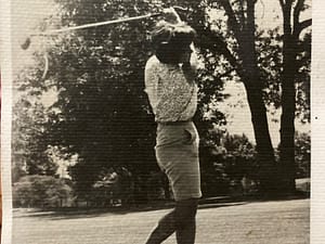 photo of Lynne Lindsay golfing