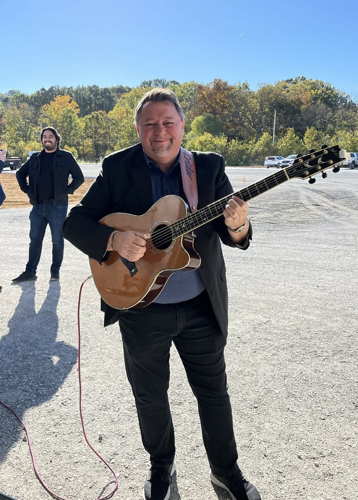 photo of guitarist Wesley Crider