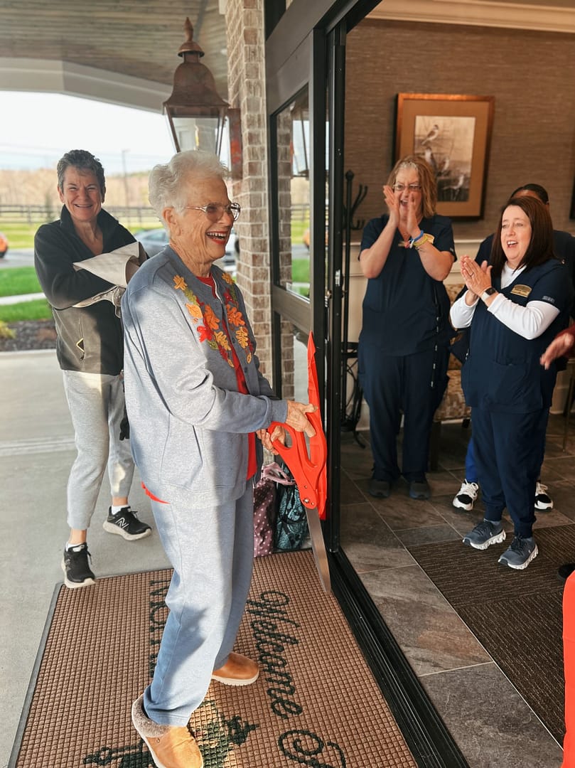 photo of the Morning Pointe at Happy Valley team welcoming Frank Hess assisted by his daughter Cindy Tahler and wife, Diane Hess.