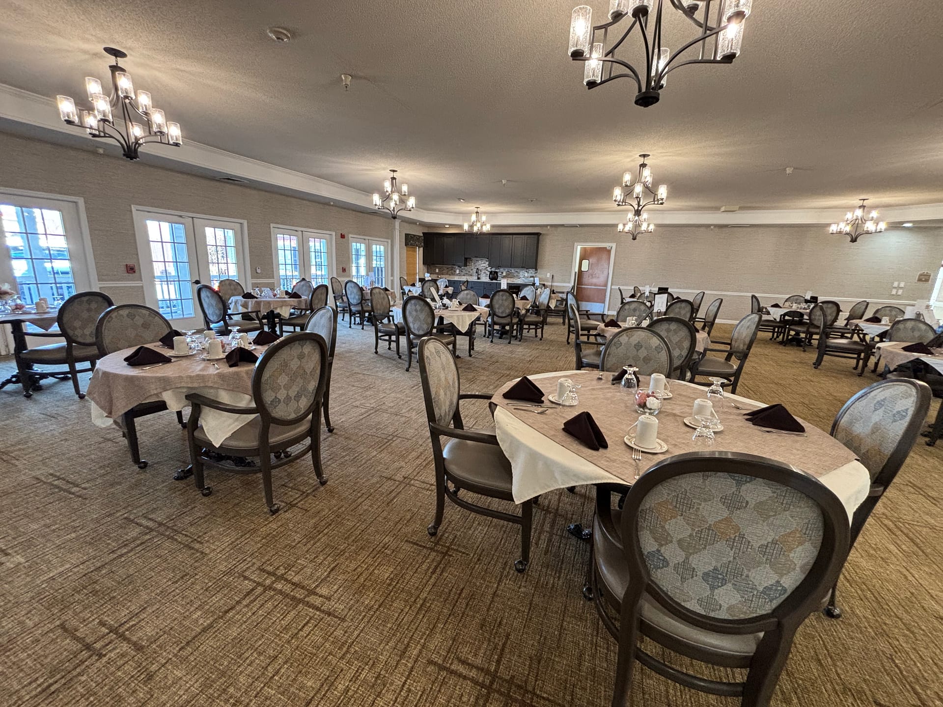 photo of the dining room at Morning Pointe of Owensboro