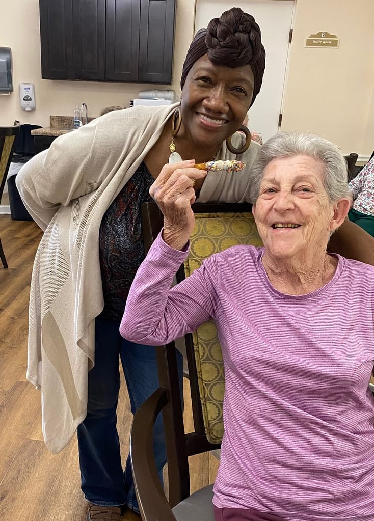 photo of Volunteer Earnestine Johnson with resident Laura Beasley at Morning Pointe of Tuscaloosa