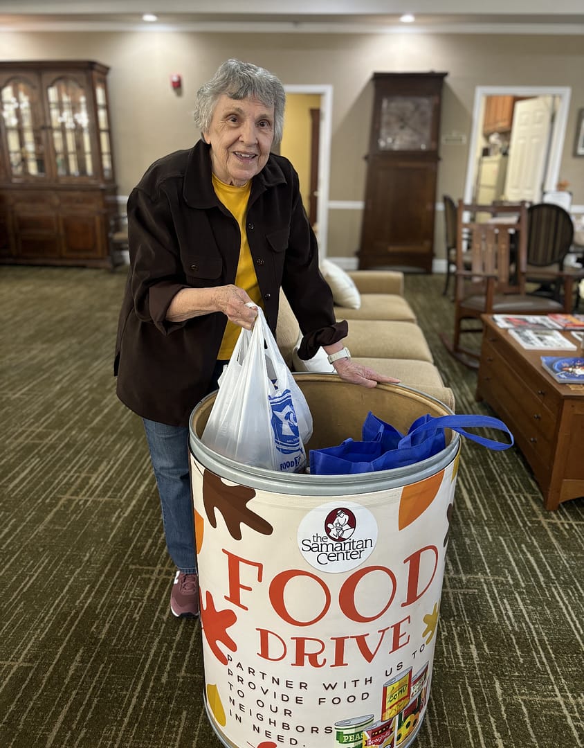 photo of Resident Pat Evans dropping off donations at Morning Pointe of Collegedale at Greenbriar Cove