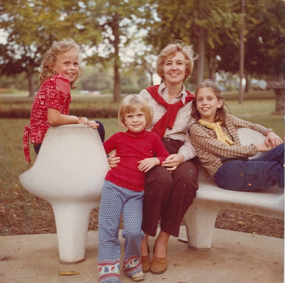 photo of Beverly with her three daughters