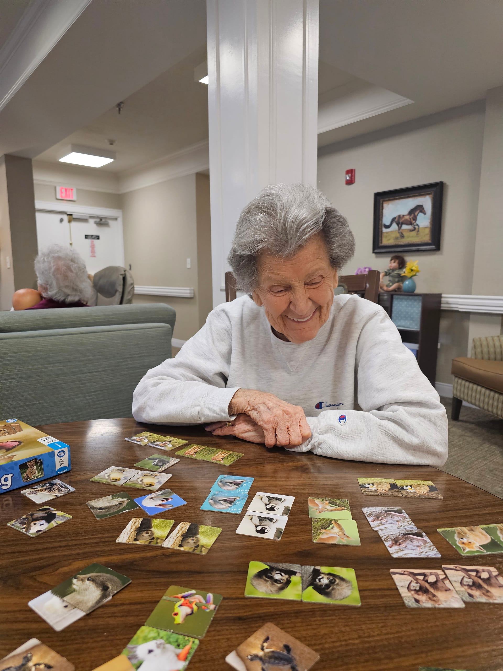 photo of Morning Pointe of Columbia resident playing a matching game