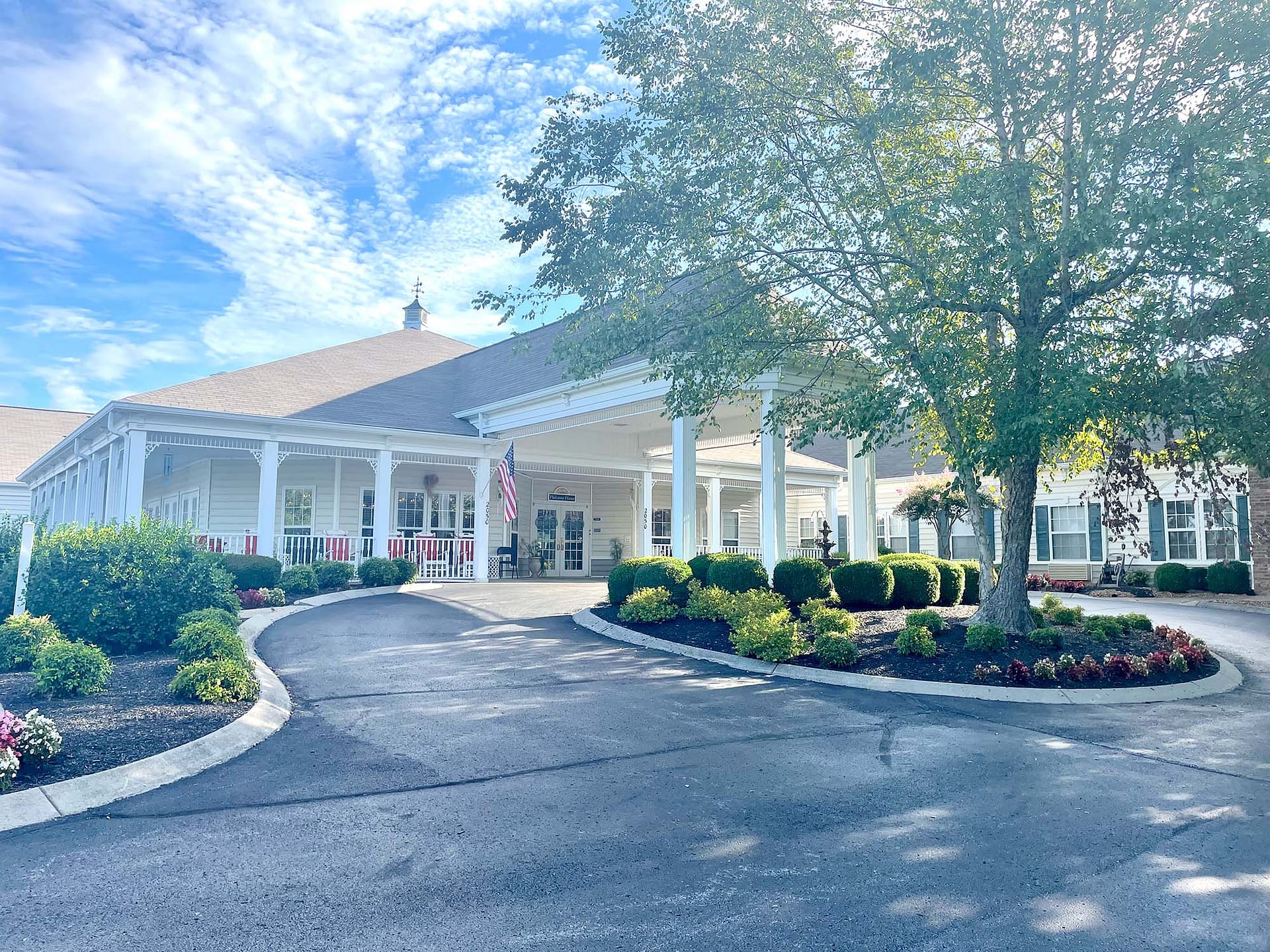 Exterior shot of Morning Pointe Senior Living of Columbia, Tennessee