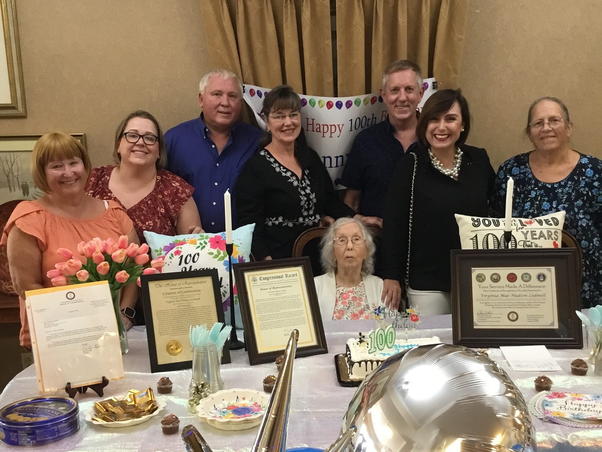 photo of Jenny Lodmell and her family for her 100th birthday